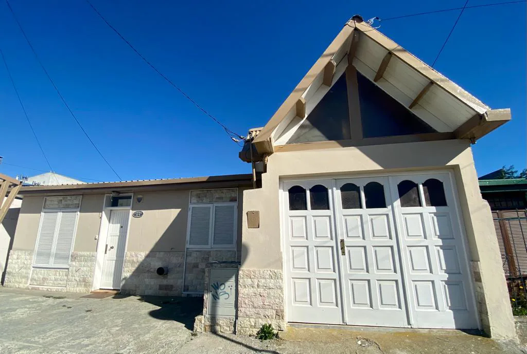 ALQUILER – CASA 4 DORMITORIOS – BARRIO MUTUAL foto 2