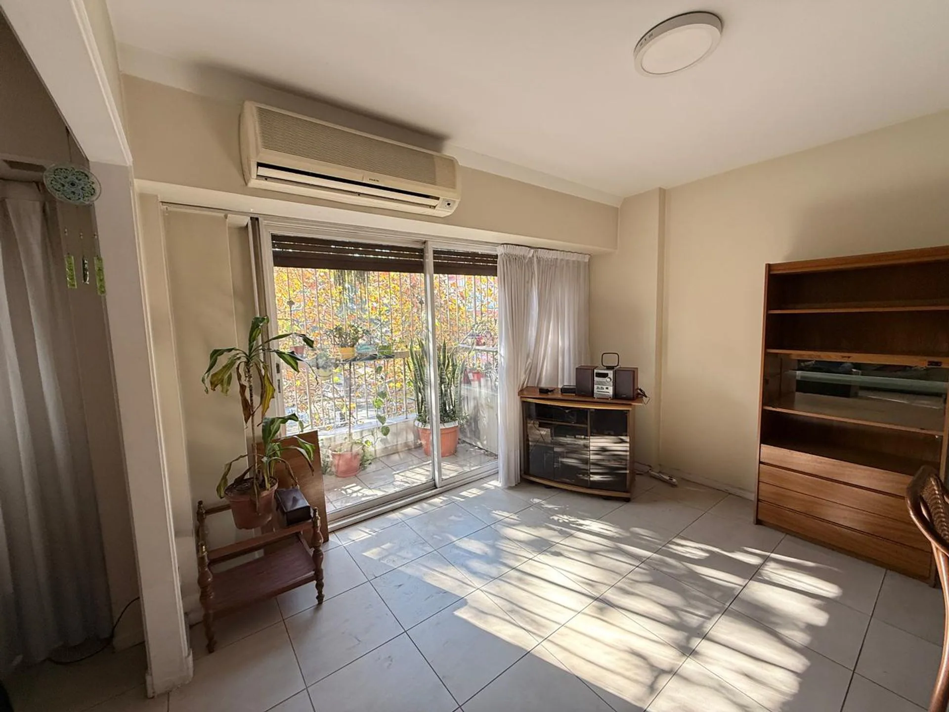 VENTA 4 AMBIENTES CON COCHERA y BALCON - ALMAGRO foto 2