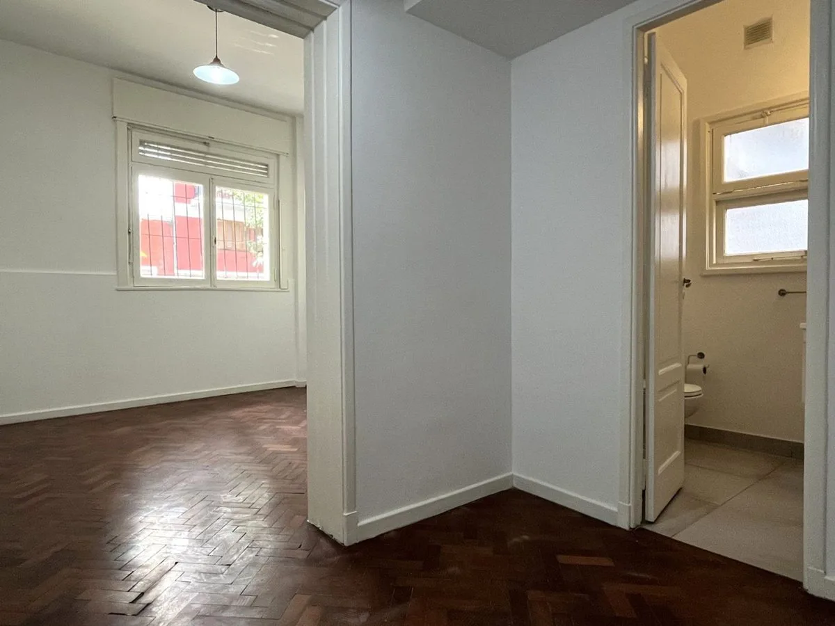 Venta PH 2 ambientes con patio luminoso Colegiales foto 5