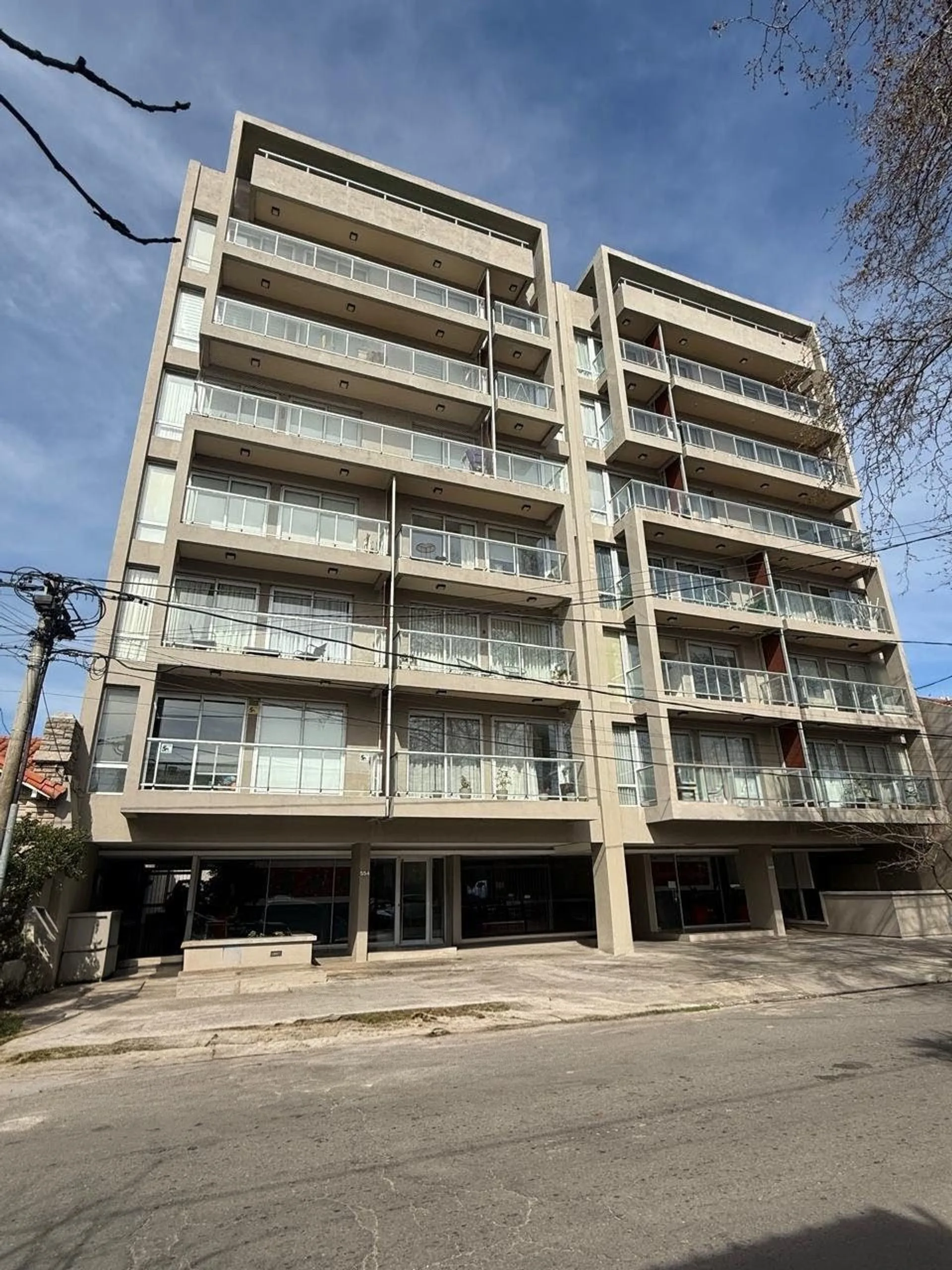 VENTA DE COCHERA "EDIFICIO LAS ALONDRAS" GUIDO 500