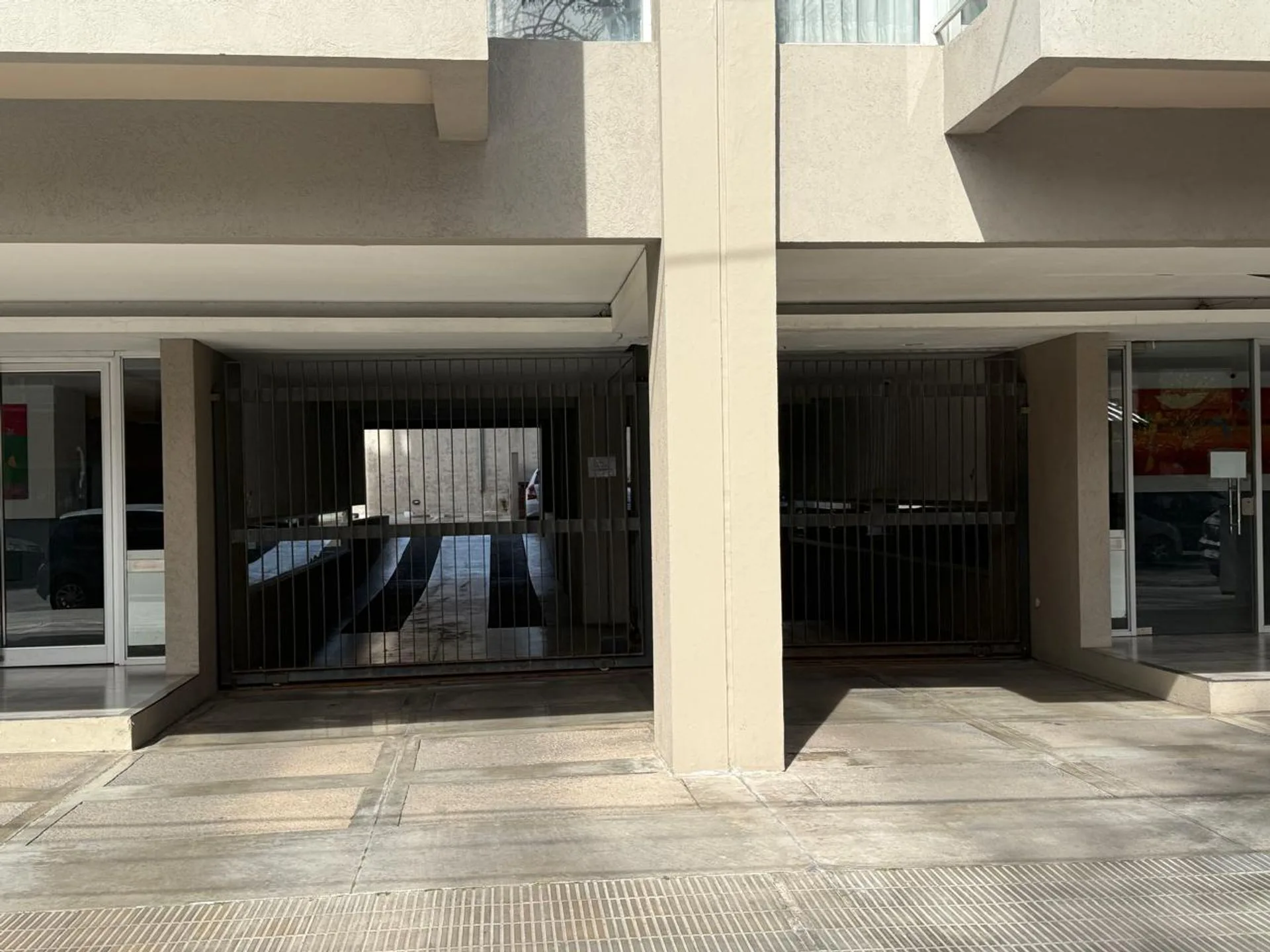VENTA DE COCHERA "EDIFICIO LAS ALONDRAS" GUIDO 500 foto 2
