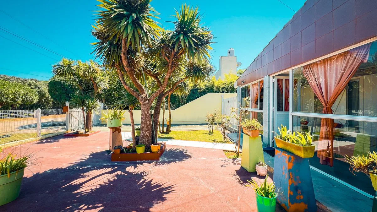 VENTA CASA 2 AMB. GARAGE DOBLE, QUINCHO Y  PARQUE foto 3