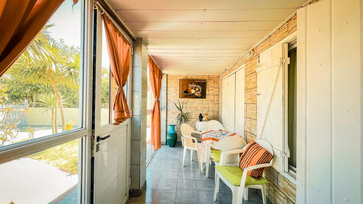 VENTA CASA 2 AMB. GARAGE DOBLE, QUINCHO Y  PARQUE foto 4