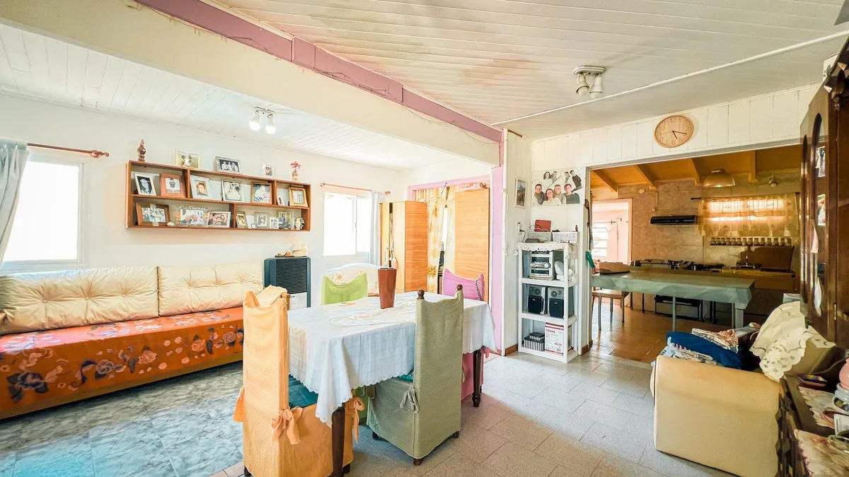 VENTA CASA 2 AMB. GARAGE DOBLE, QUINCHO Y  PARQUE foto 5