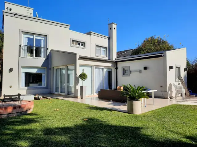 OPORTUNIDAD CASA EN VENTA TIPO MINIMALISTA EN COUNTRY BANCO PROVINCIA