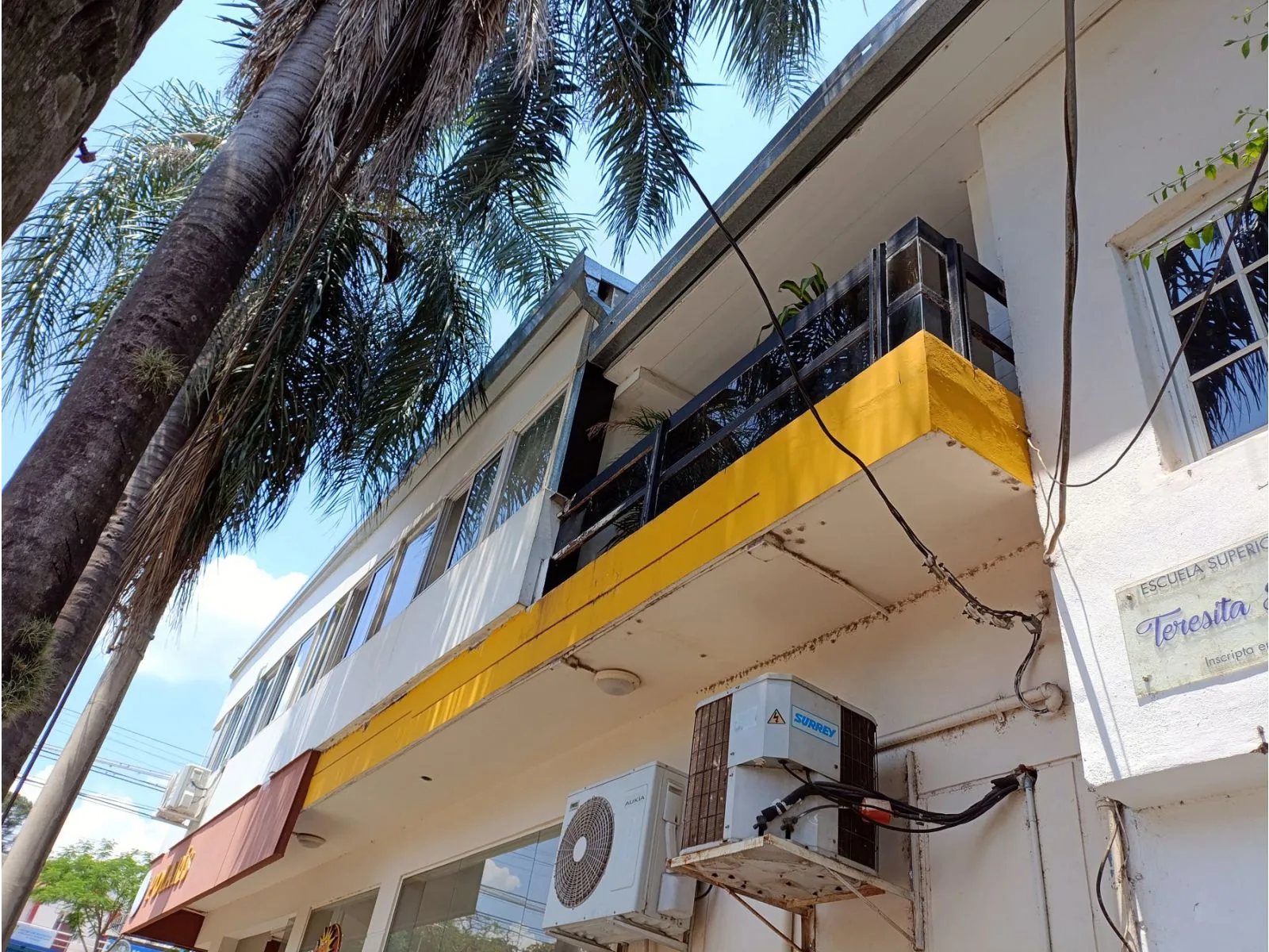 Vendo o Permuto amplio Inmueble centrico Av Corrientes con Salones foto 3