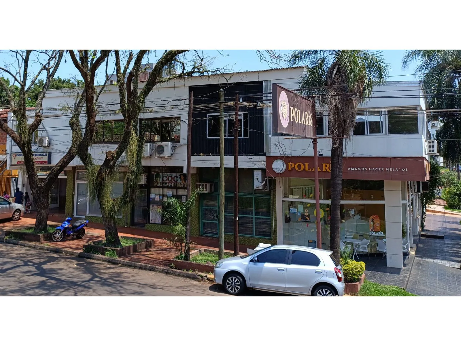 Vendo o Permuto amplio Inmueble centrico Av Corrientes con Salones foto 4