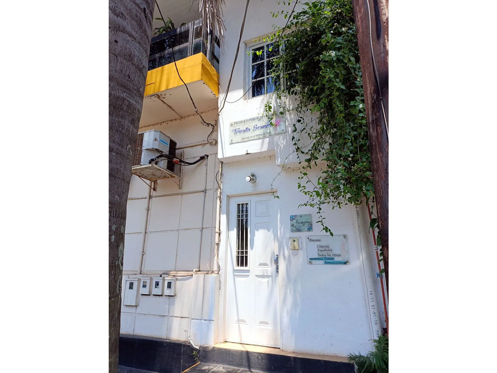 Vendo o Permuto amplio Inmueble centrico Av Corrientes con Salones foto 5