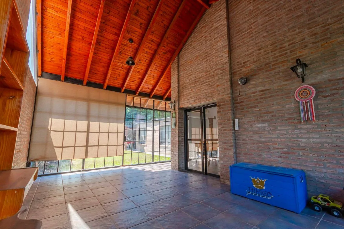 VENTA CASA 3 DORMITORIOS CON PILETA ROLDAN foto 2
