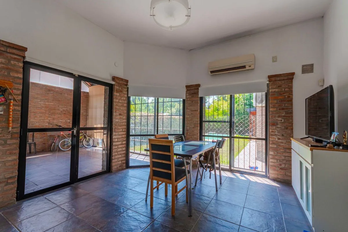 VENTA CASA 3 DORMITORIOS CON PILETA ROLDAN foto 4