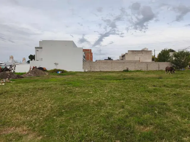 Terreno de 10x30 con todos los servicios, Crespo