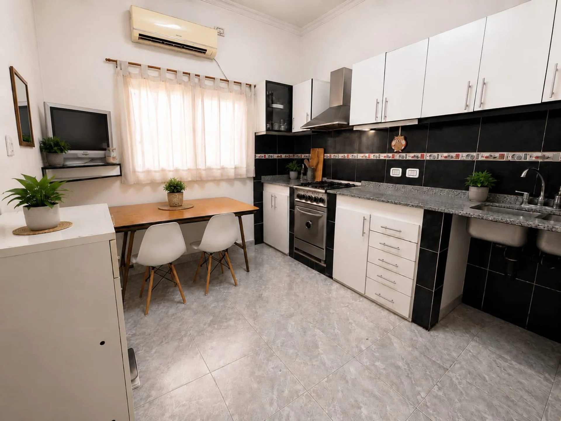 VENTA /PH 5 amb. + local impecable en San Justo foto 4