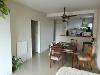 Excelente monoambiente en L en Parque Chacabuco foto 2