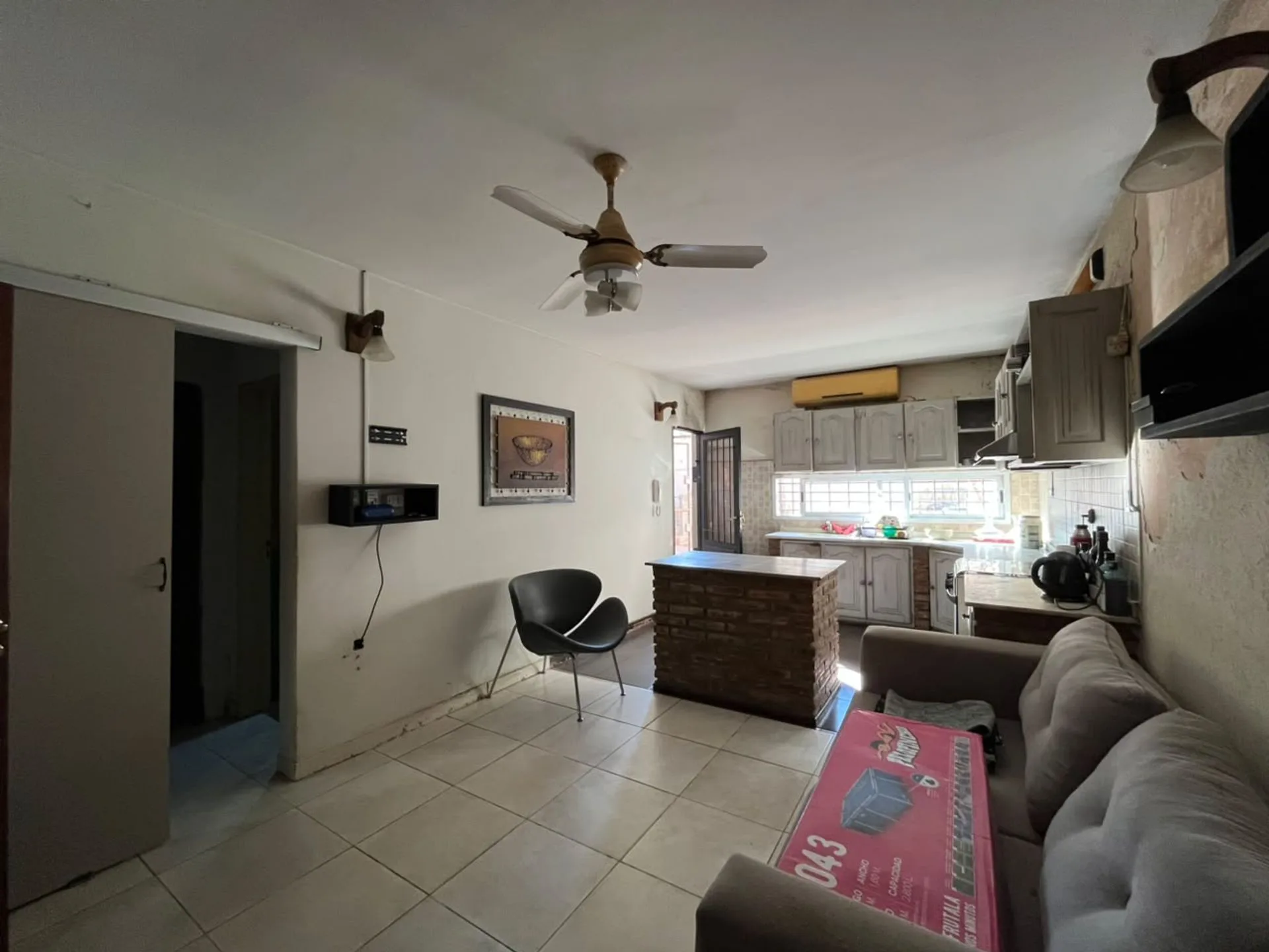 VENTA CASA 3 DORMITORIOS CON PATIO Y QUINCHO foto 2