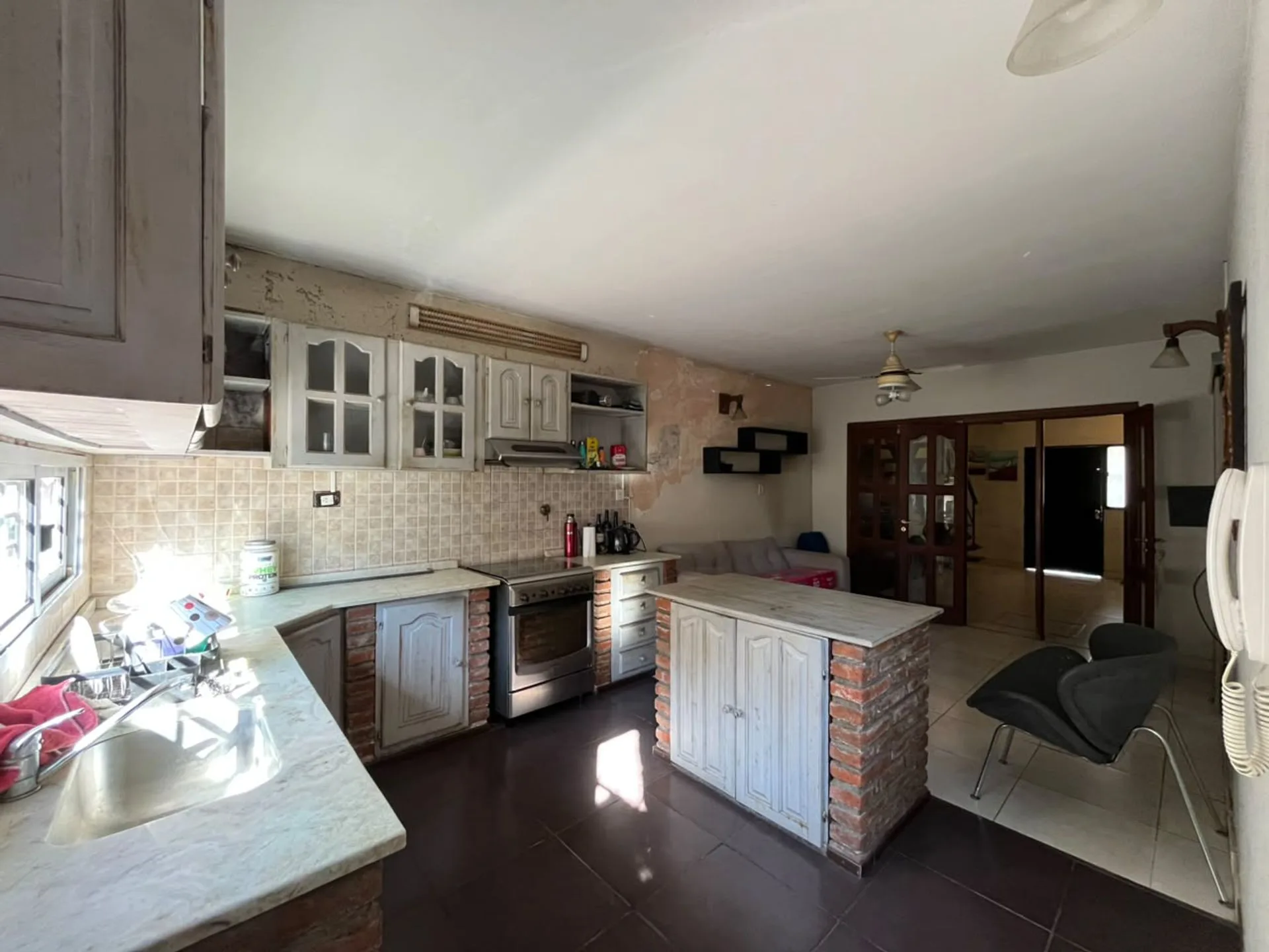 VENTA CASA 3 DORMITORIOS CON PATIO Y QUINCHO foto 3