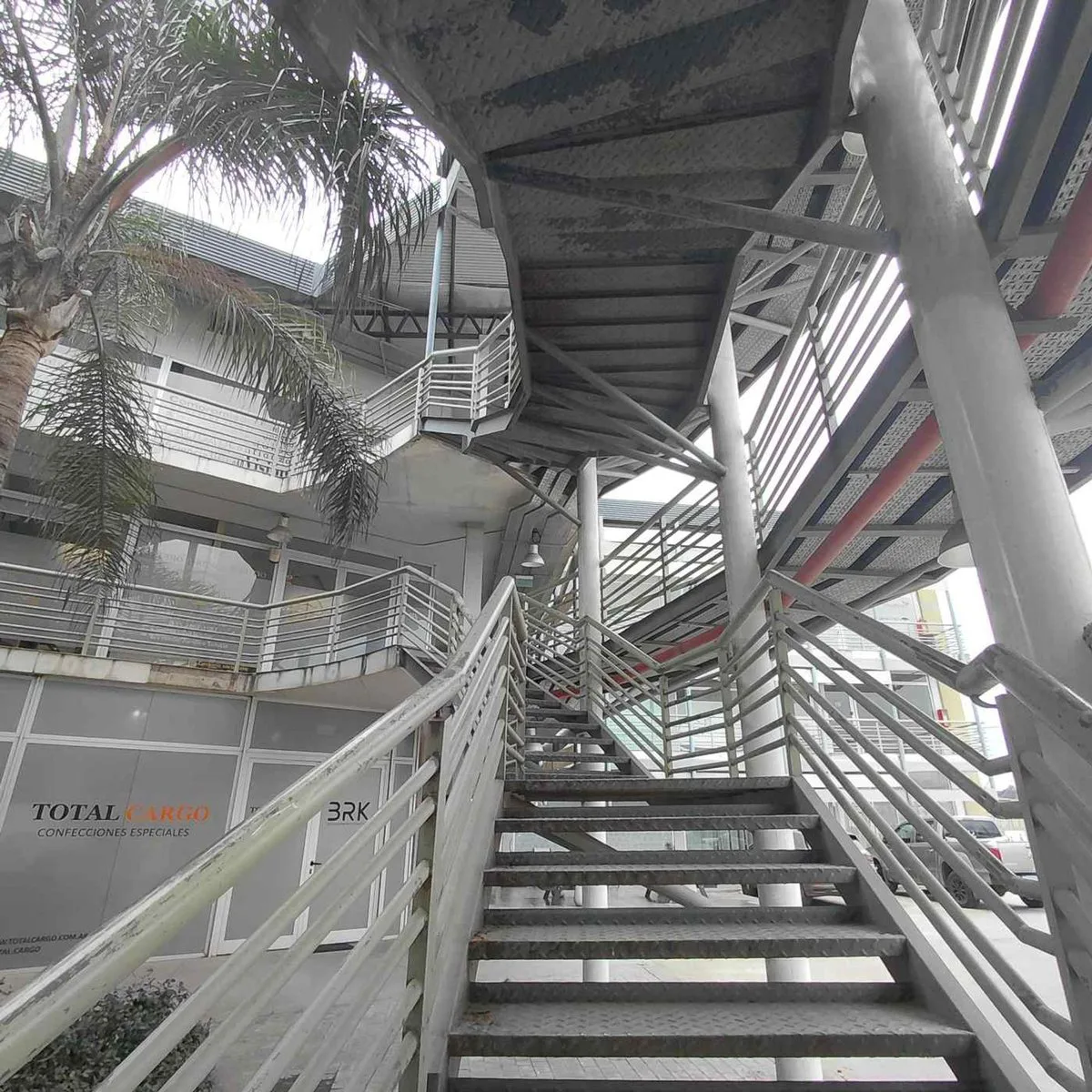 ALQUILER OFICINA 2° PISO VERDI 57 RUTA 8 foto 5