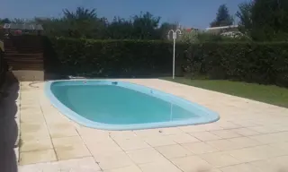 CHALET PARA 6 PERSONAS. CON PATIO. PILETA. COCHERA. PRÓXIMA AL RÍO!! foto 3