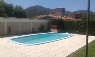 CHALET PARA 6 PERSONAS. CON PATIO. PILETA. COCHERA. PRÓXIMA AL RÍO!! foto 4