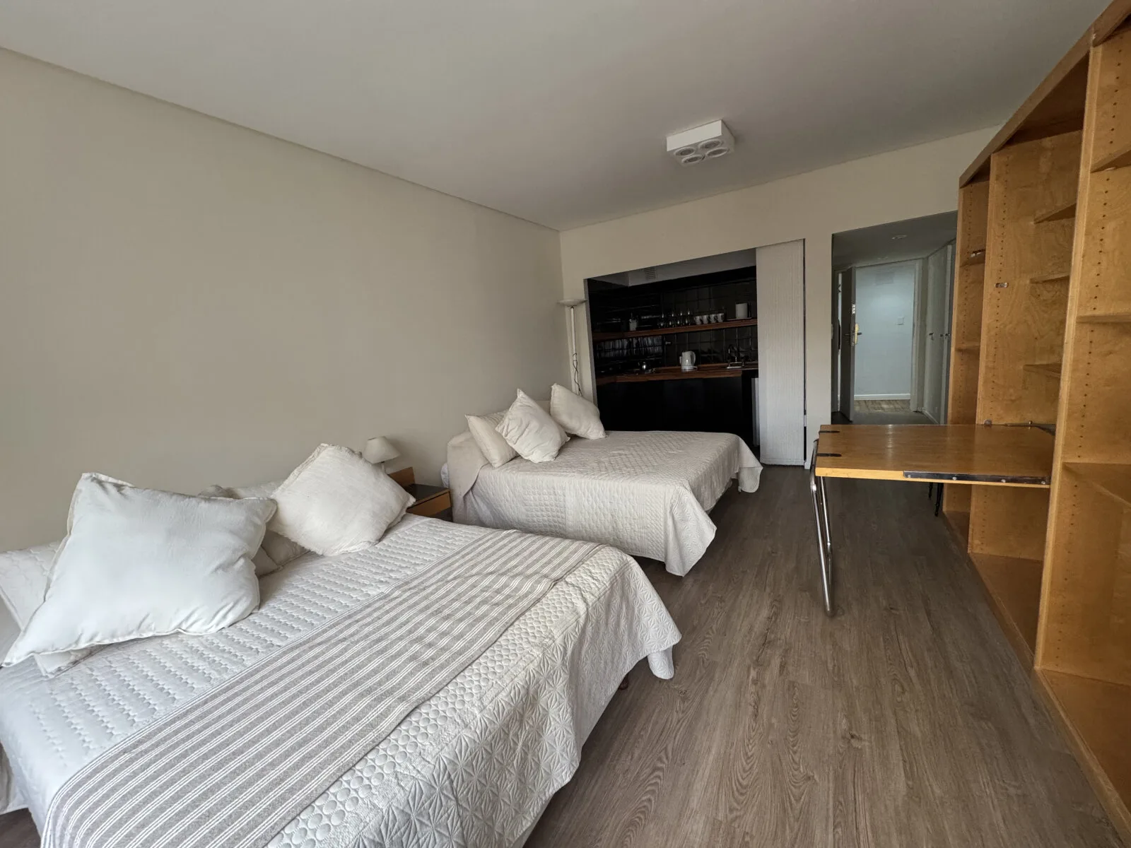 Suipacha al 1200 alquiler studio equipado con amenities opción cochera foto 5