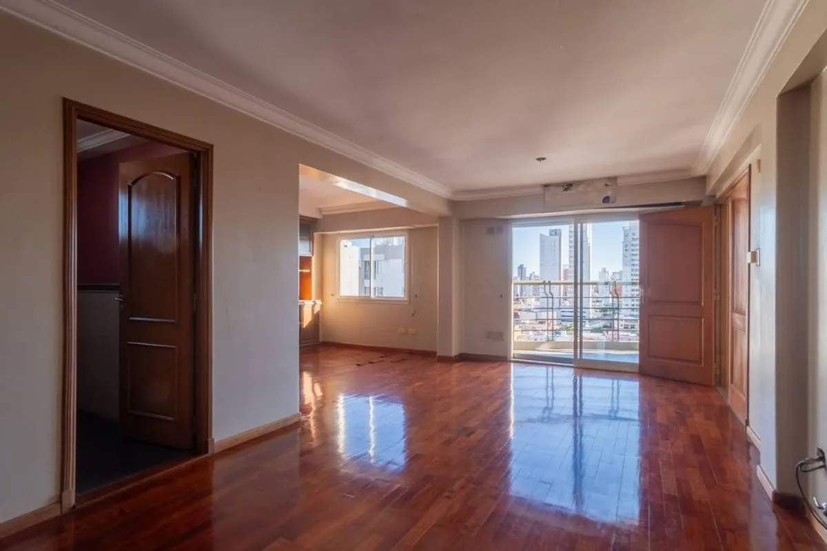 VENTA  PISO 3 DORM.  B° CONSTITUYENTES CON COCHERA foto 2