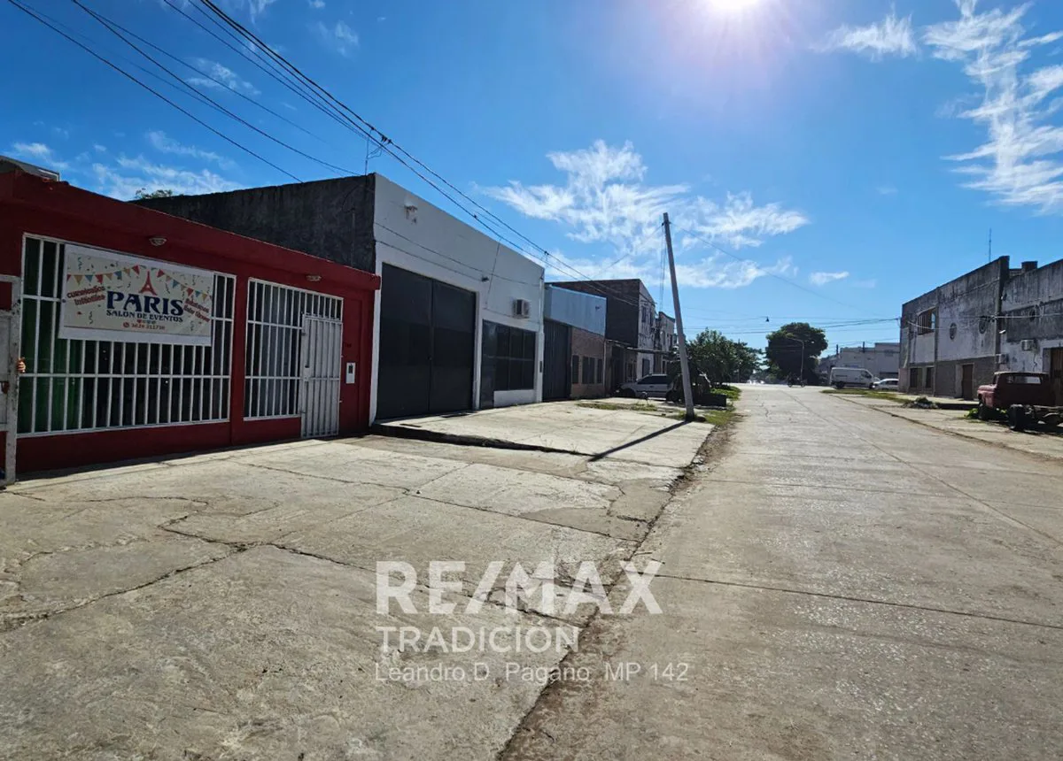 CASA CON SALON COMERCIAL EN VENTA - BARRANQUERAS foto 3