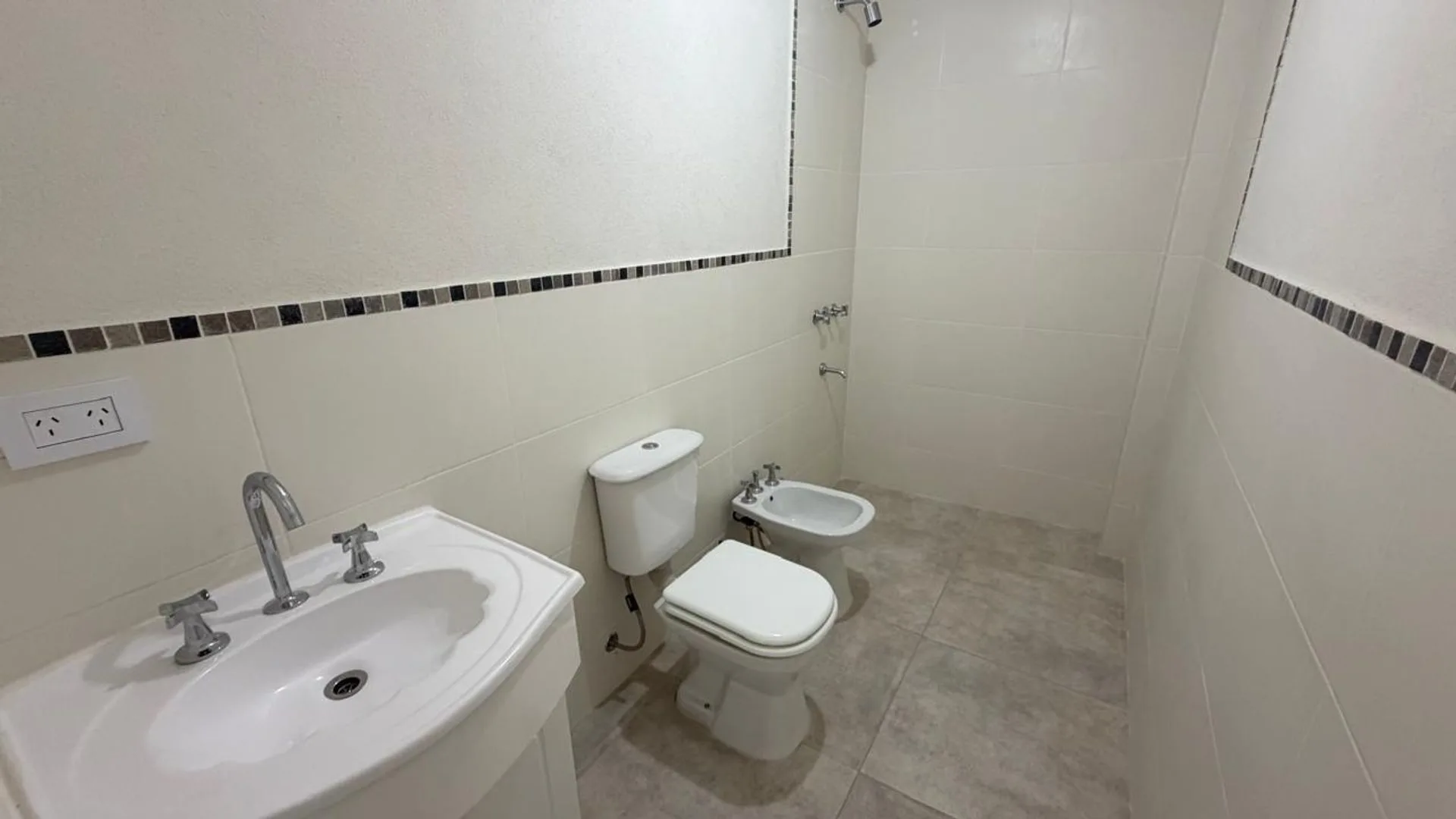 DEPARTAMENTO 2 AMB. A ESTRENAR EN VALENTIN ALSINA foto 5
