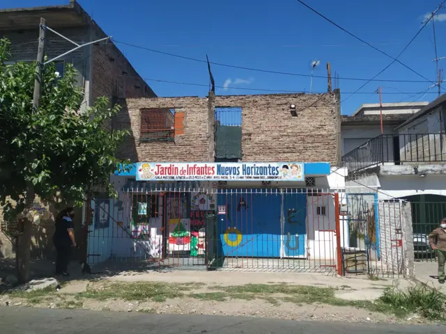 PROPIEDAD COMERCIAL CON VIVIENDA, GARAGE Y AMPLIO TERRENO