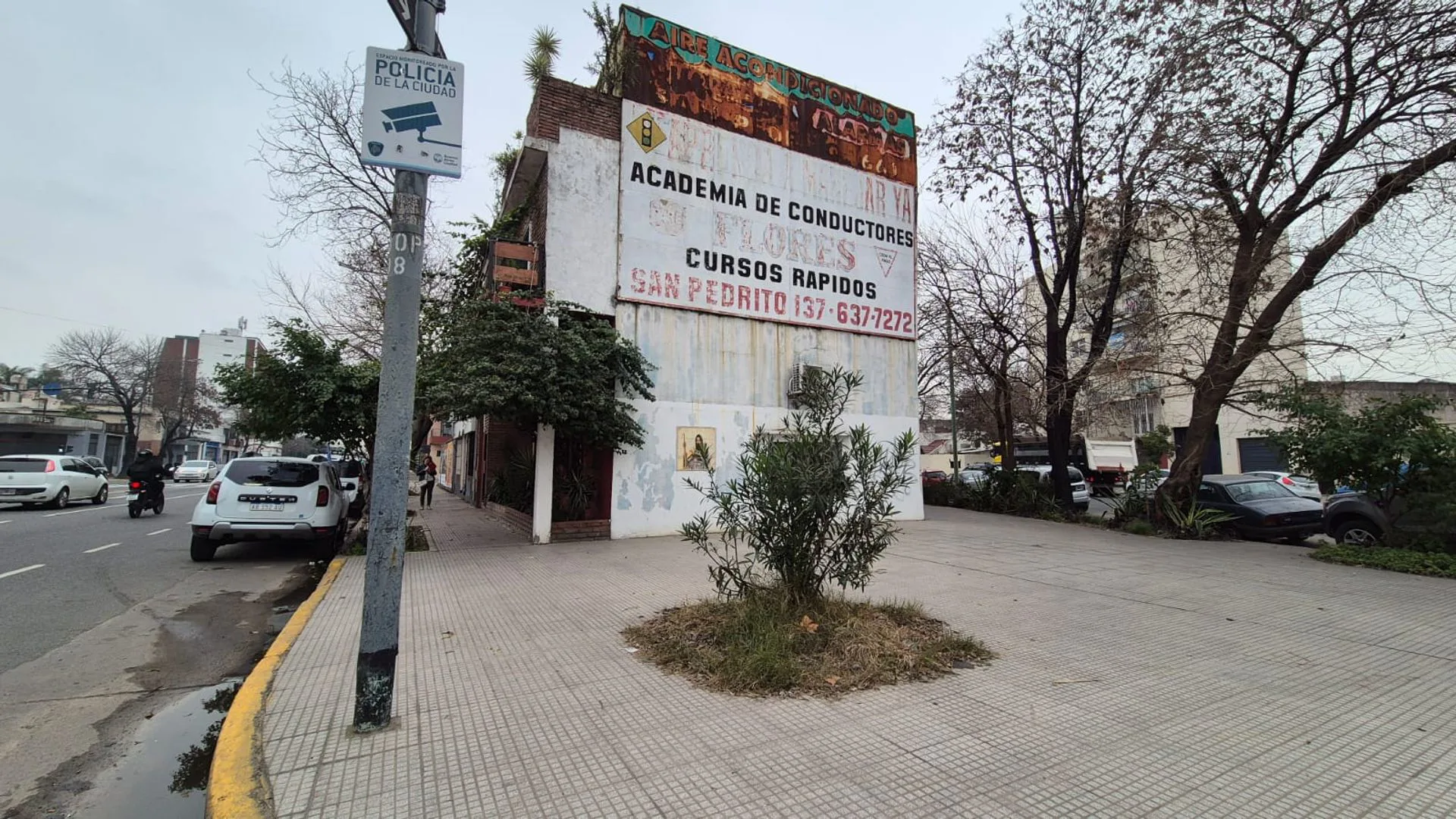 LOTE EN VENTA EN ESQUINA FLORES OPORTUNIDAD foto 3