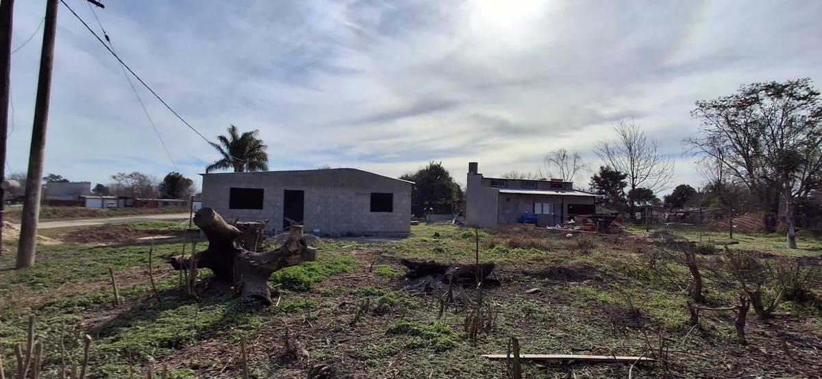 Se vende terreno con construcción a terminar. foto 2