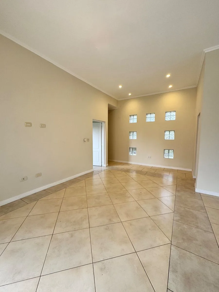 SE VENDE CASA 2 DORMITOR B LAS ROSAS VILLA NUEVA foto 4