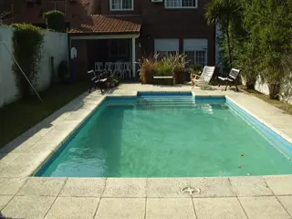 LA LUCILA RESIDENCIAL  CON RENTA ASEGURADA chalet 280 cub 5 amb play pque piscina foto 2
