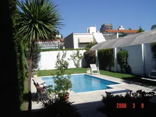 LA LUCILA RESIDENCIAL  CON RENTA ASEGURADA chalet 280 cub 5 amb play pque piscina foto 4