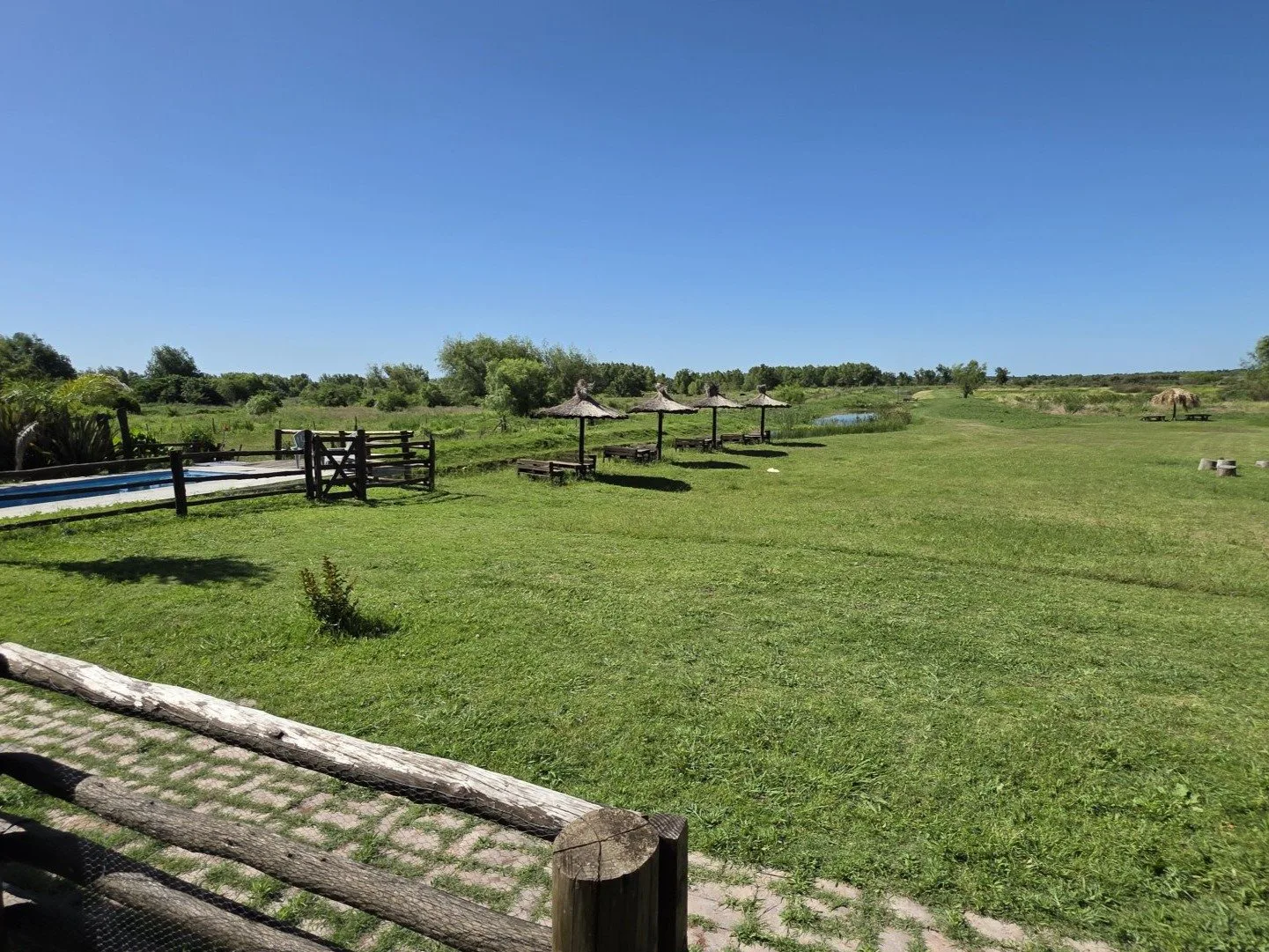 El Nopal - unidades de campo y río foto 2