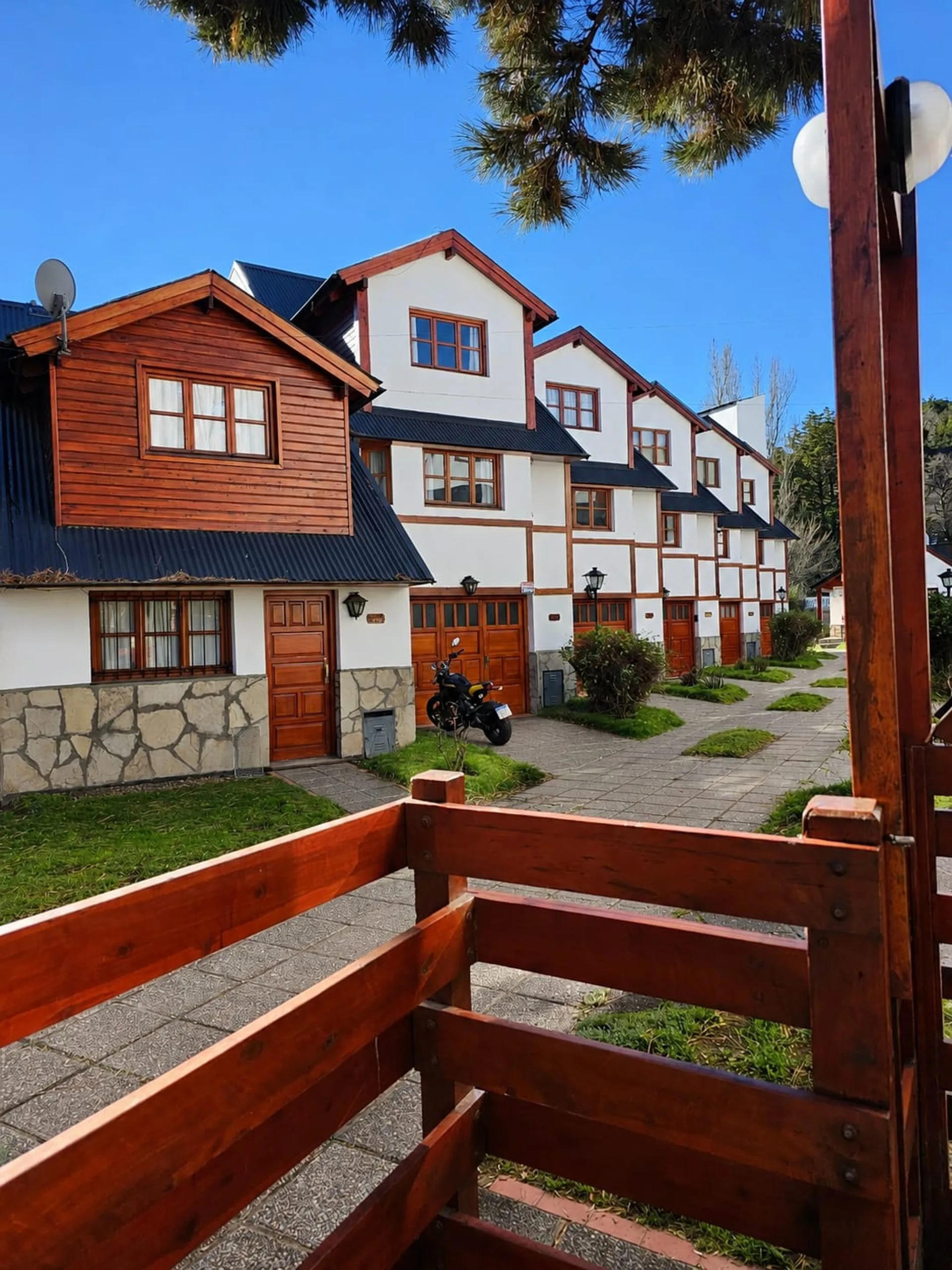 EQUIPO RE/MAX VENDE PH TRIPLEX CON COCHERA CENTRO foto 3