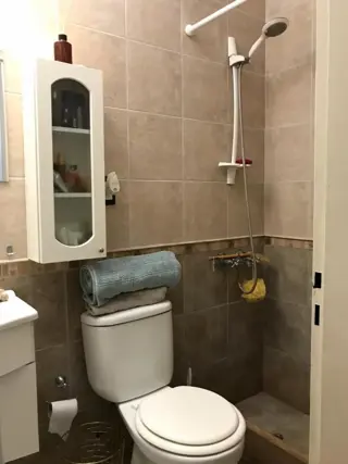 EXCELENTE PROPIEDAD, CASA CUATRO AMBIENTES, BARRIO CERRADO LOS CARACOLES EN INGENIERO MASCHWITZ foto 5