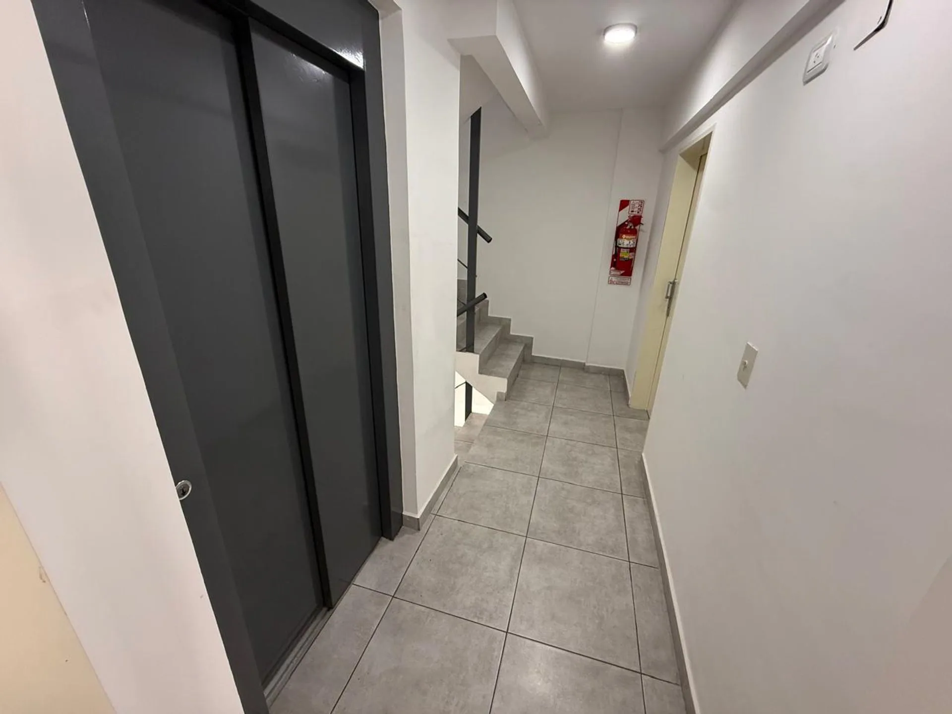 ALQUILER DEPARTAMENTO DOS AMBIENTES EN MORON foto 3