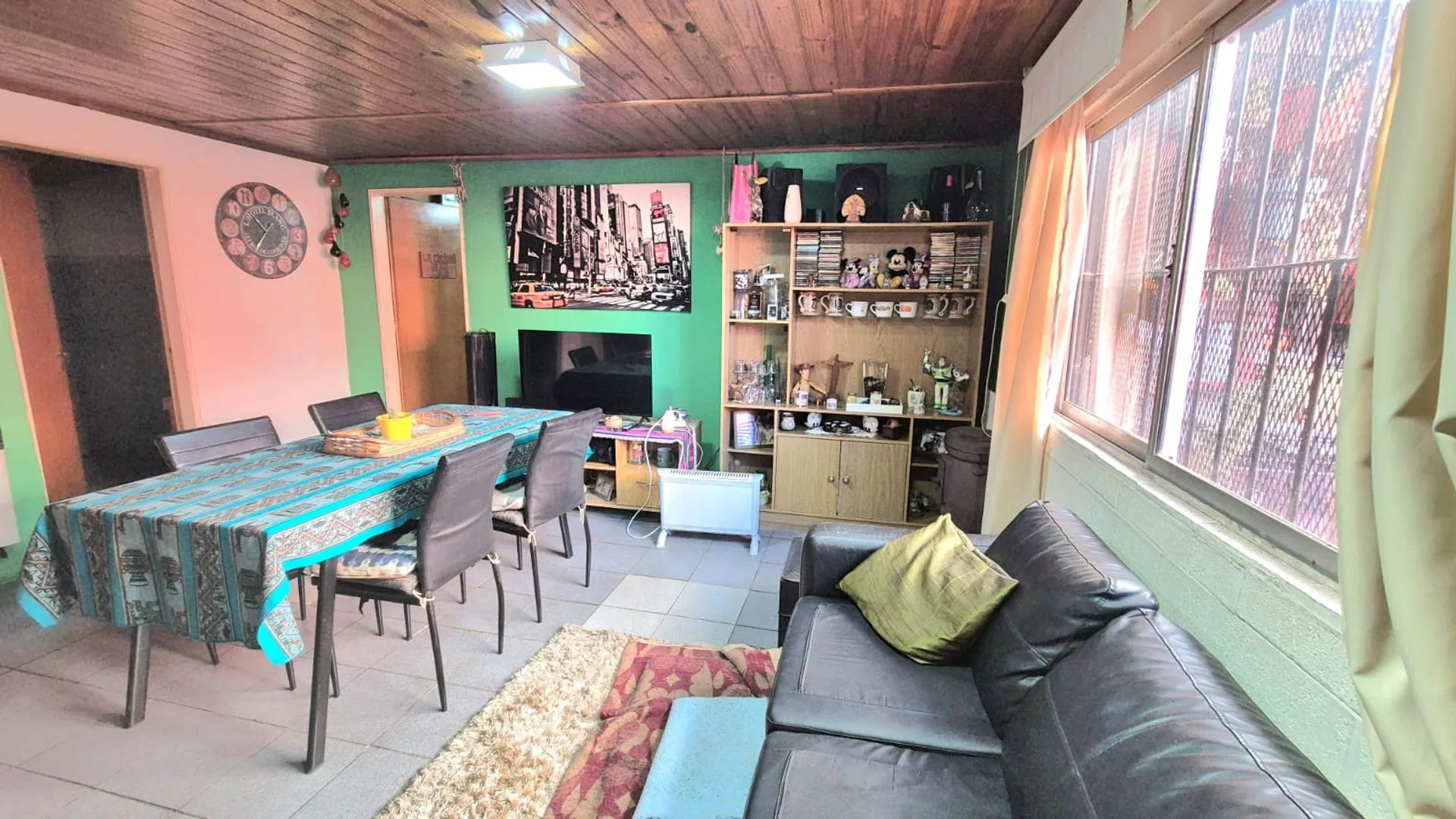 CASA EN VENTA JOSE L. SUAREZ PILETA Y PARRILLA foto 3
