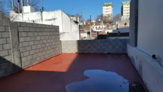 Exelente local de 2 plantas a la calle ideal para emprendimientos en zona comercial a una cuadra de av avellaneda ideal para talleres textiles foto 3