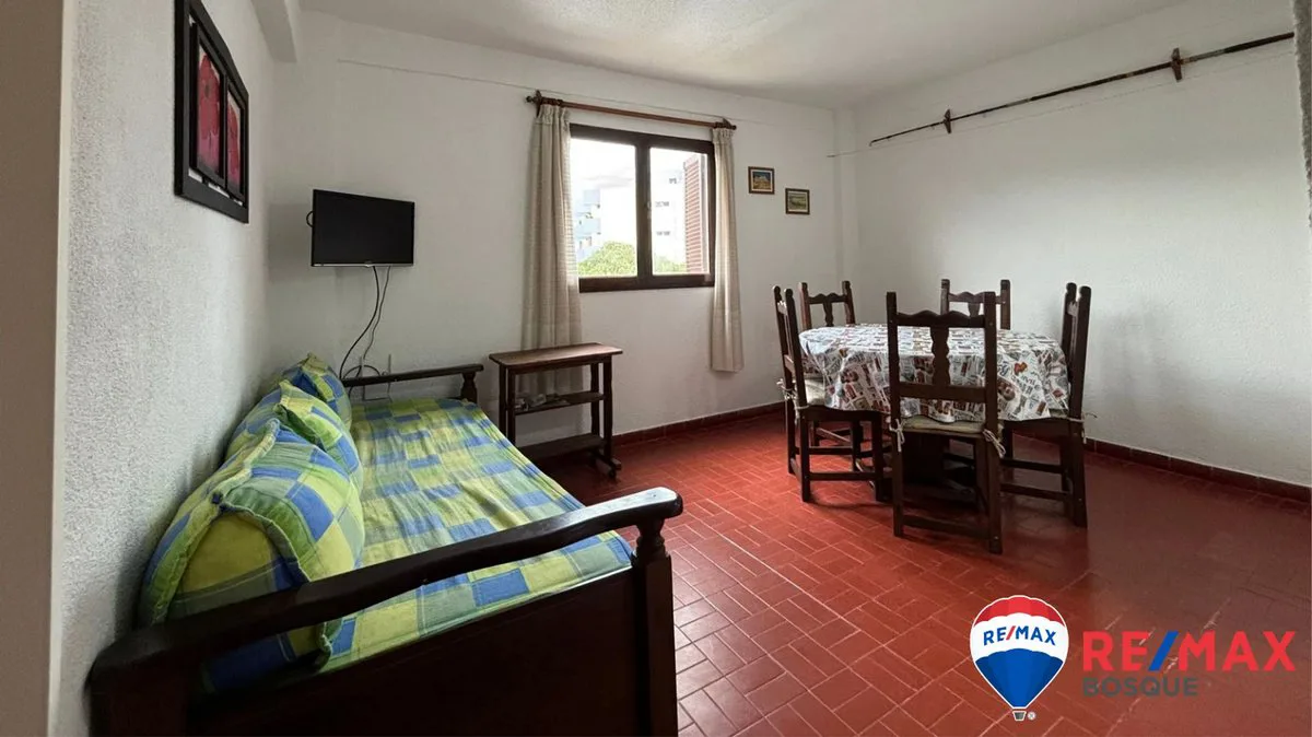 Venta departamento 2 ambientes con ascensor Gesell foto 2
