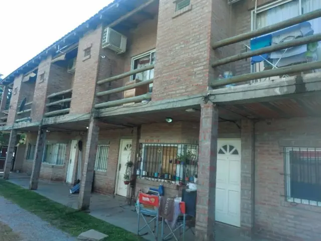 Excelente Propiedad Benavidez Av. Juan D. Perón  - 5 Dúplex para alquiler (alquilados en este momento) - en 2 Plantas - excelente ubicación - fácil ac