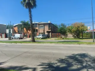 Excelente Propiedad Benavidez Av. Juan D. Perón  - 5 Dúplex para alquiler (alquilados en este momento) - en 2 Plantas - excelente ubicación - fácil ac foto 3