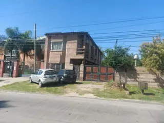 Excelente Propiedad Benavidez Av. Juan D. Perón  - 5 Dúplex para alquiler (alquilados en este momento) - en 2 Plantas - excelente ubicación - fácil ac foto 4