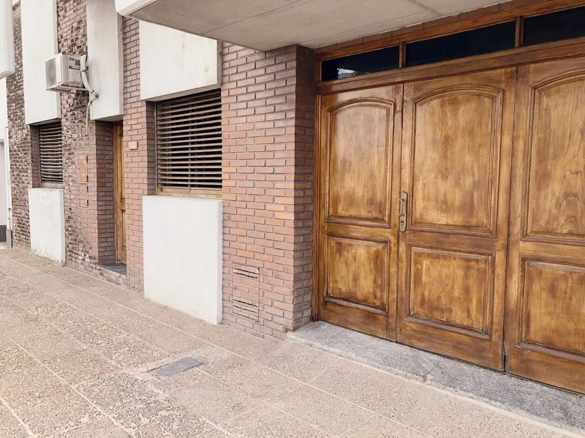 Venta casa barrio Constituyentes, cochera y patio foto 2
