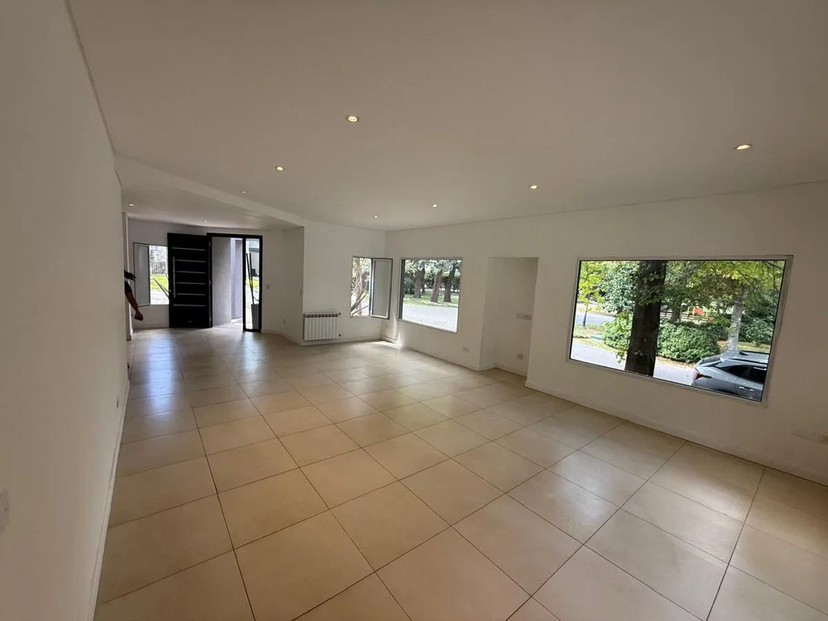 CASA EN VENTA BARRIO LOS PILARES oportunidad! foto 2
