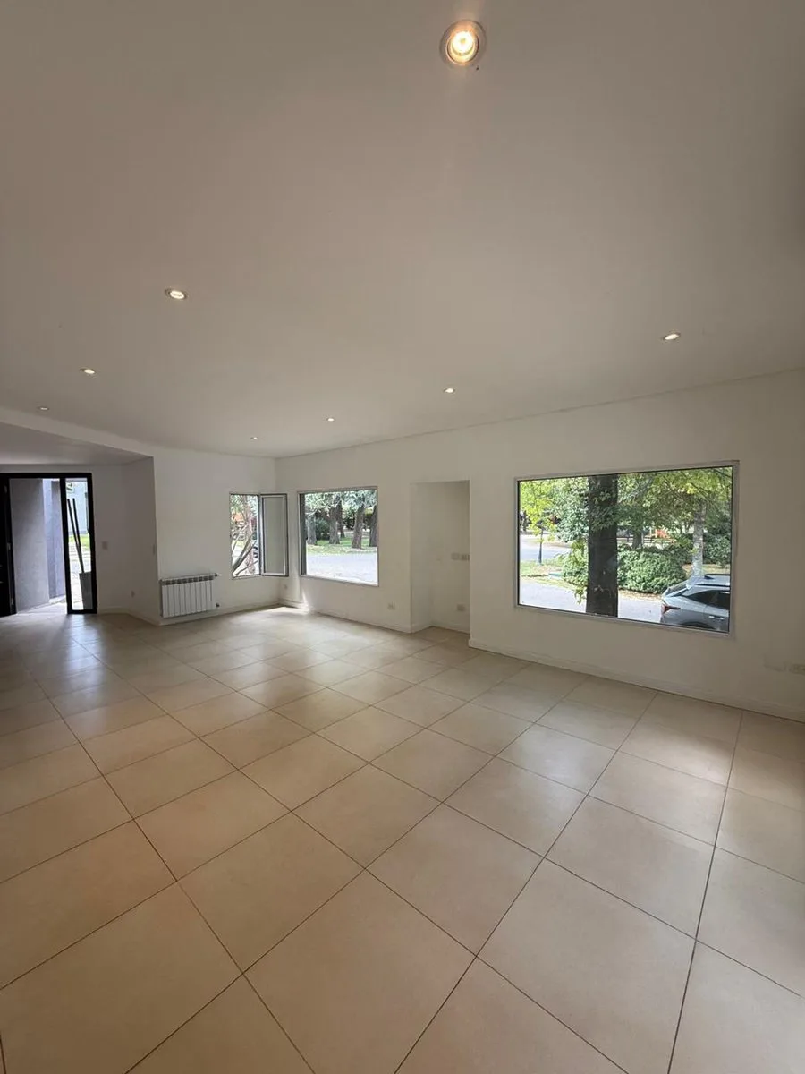 CASA EN VENTA BARRIO LOS PILARES oportunidad! foto 3