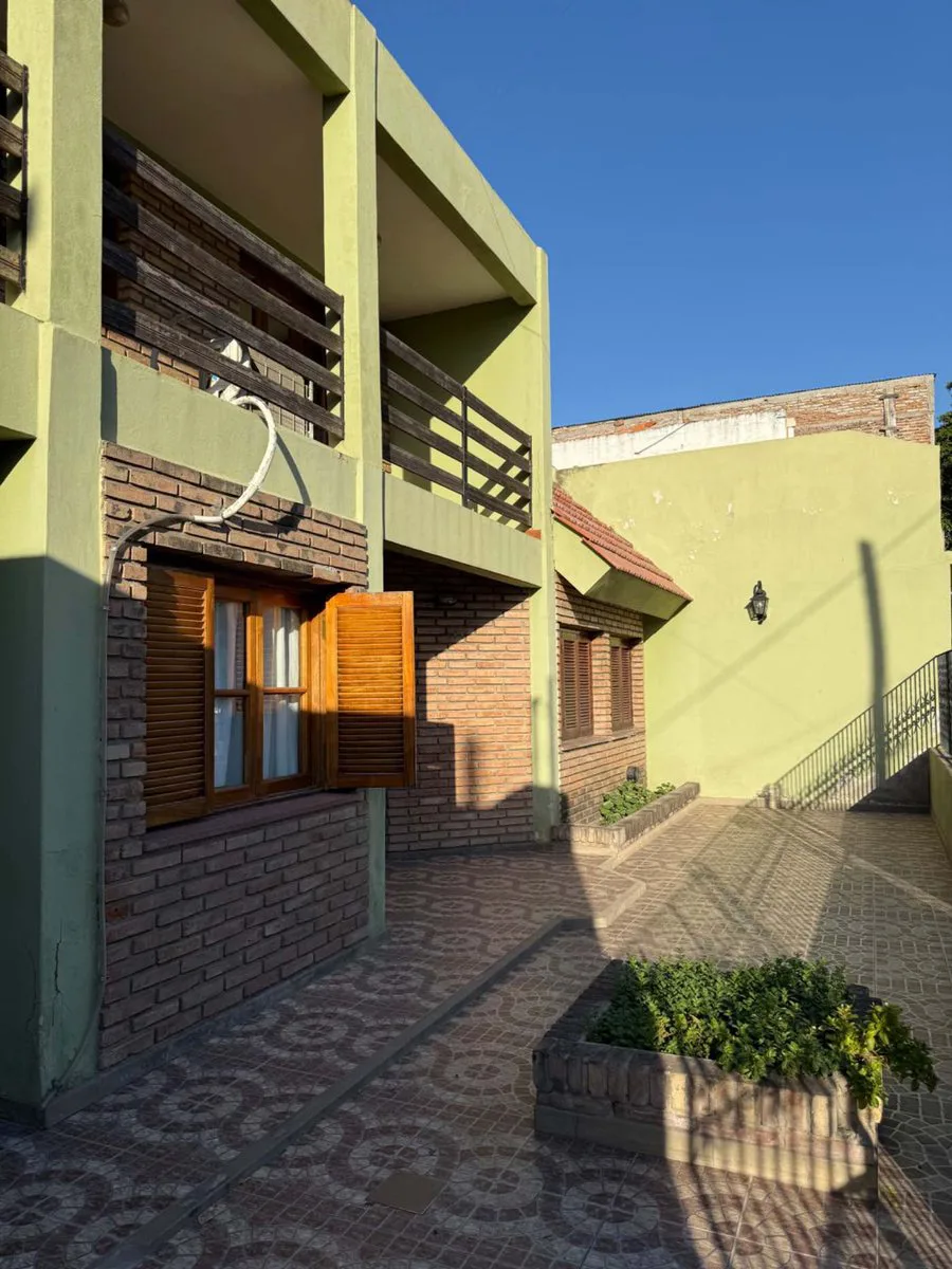 VENTA DE CASA EN EL CENTRO DE LA BANDA foto 2