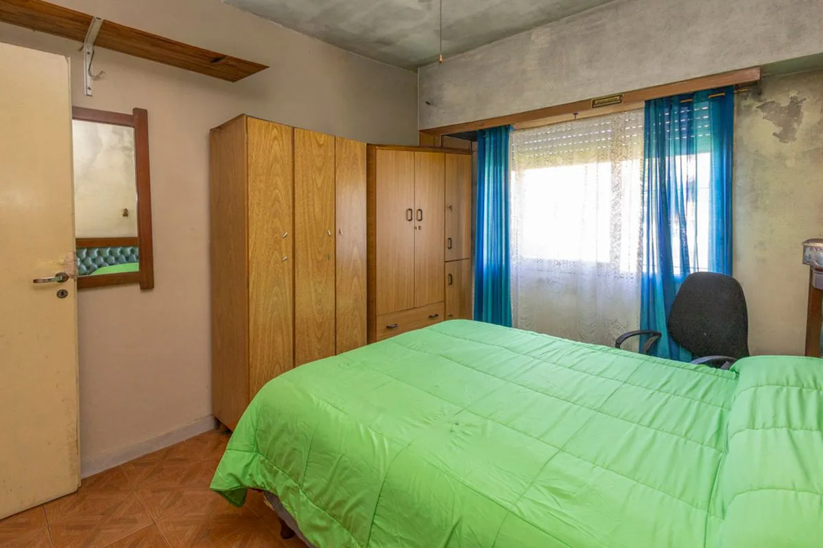 CASA 3 AMBIENTES  BERAZATEGUI GRAN TERRENO foto 4