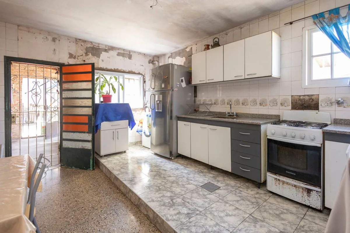 CASA 3 AMBIENTES  BERAZATEGUI GRAN TERRENO foto 5