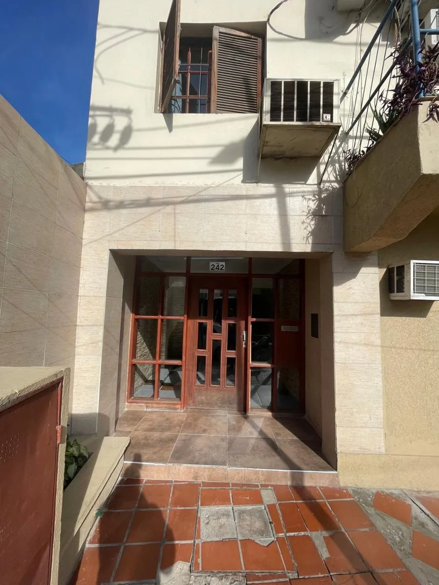 DEPARTAMENTO EN VENTA - PLENO CENTRO - PERU AL 200 foto 2