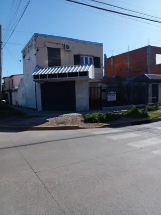 casa con local comercial foto 3